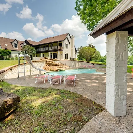 Luxury Texas Villa On 10 Acres With Pool And Pond!
